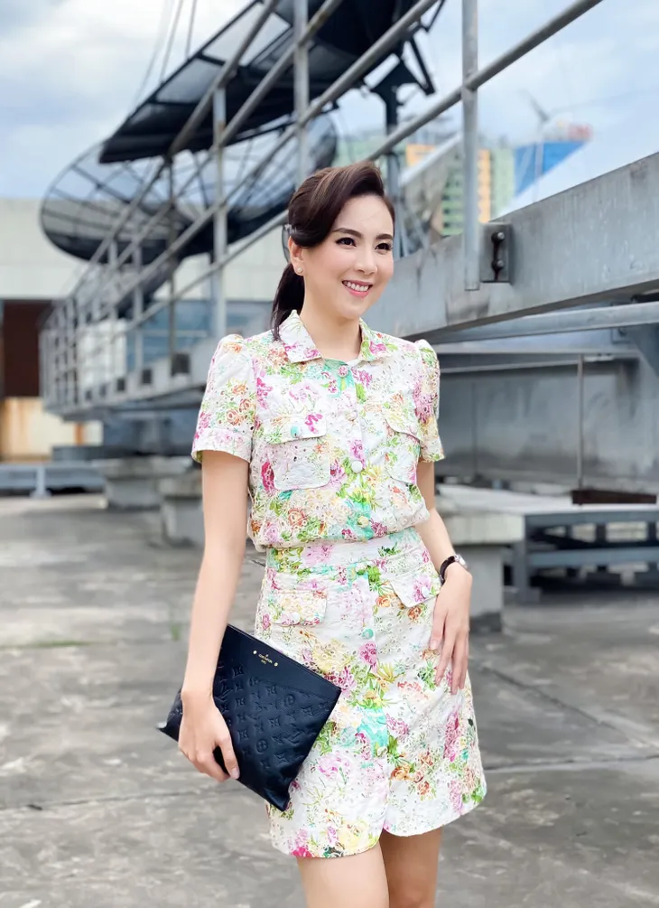 Học lỏm bí quyết diện đồ công sở đẹp từ BTV Mai Ngọc - Ảnh 17. Học lỏm bí quyết diện đồ công sở đẹp từ BTV Mai Ngọc - Ảnh 17.