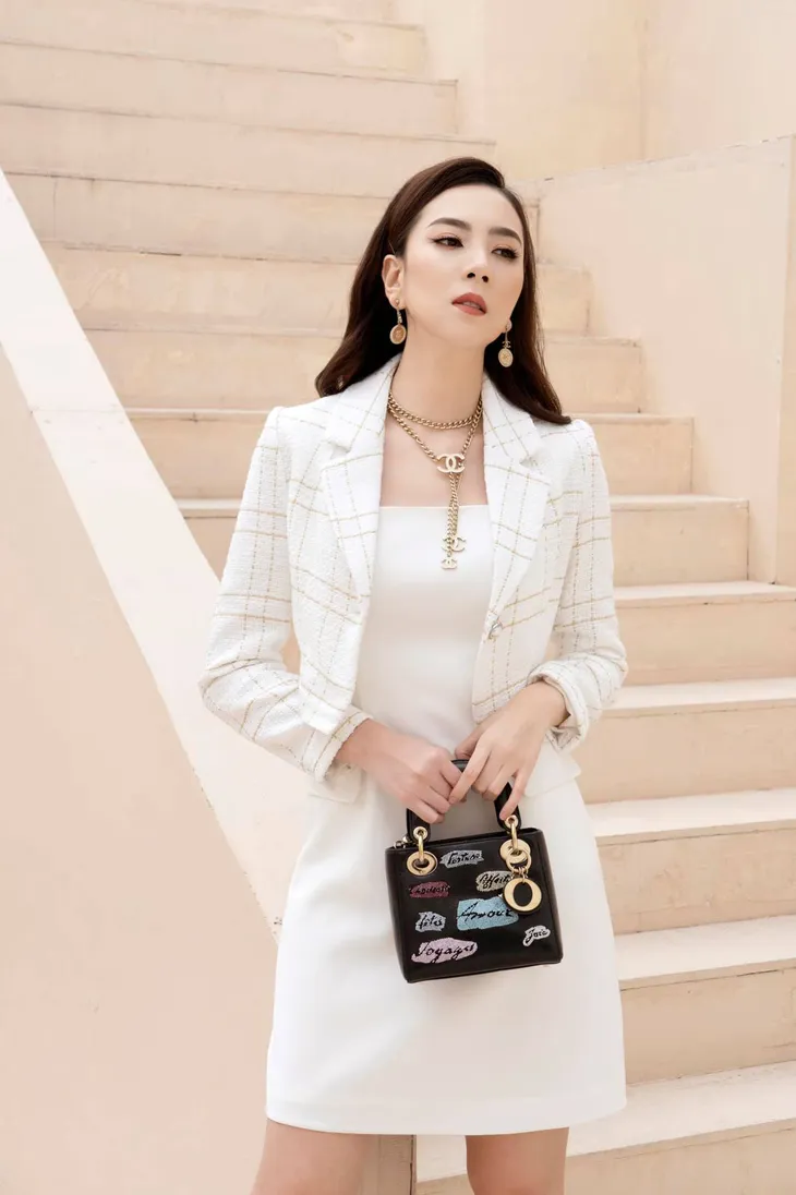 Học lỏm bí quyết diện đồ công sở đẹp từ BTV Mai Ngọc - Ảnh 11. Học lỏm bí quyết diện đồ công sở đẹp từ BTV Mai Ngọc - Ảnh 11.