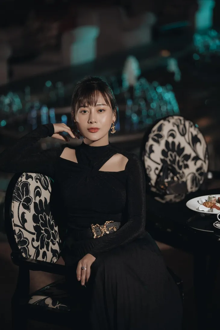 Phương Oanh khiến khán giả mê mệt khi để tóc ngắn cá tính trong Hương vị tình thân - Ảnh 8. Phương Oanh khiến khán giả mê mệt khi để tóc ngắn cá tính trong Hương vị tình thân - Ảnh 8.