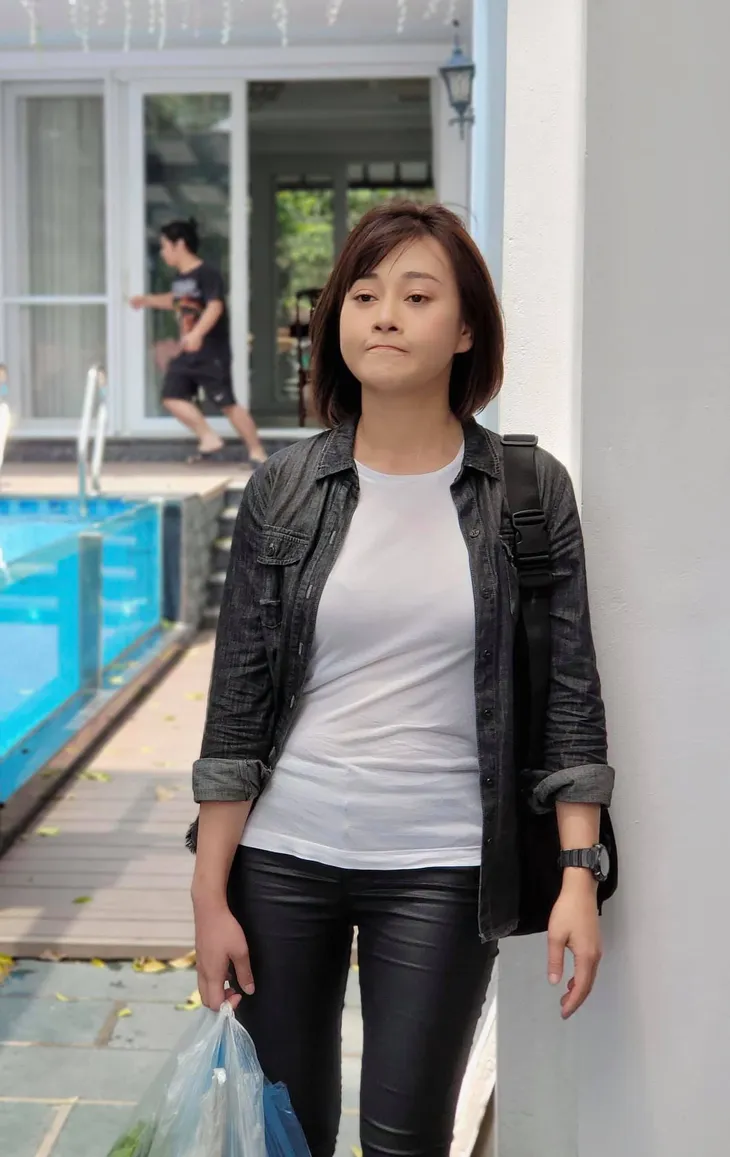 Phương Oanh khiến khán giả mê mệt khi để tóc ngắn cá tính trong Hương vị tình thân - Ảnh 6. Phương Oanh khiến khán giả mê mệt khi để tóc ngắn cá tính trong Hương vị tình thân - Ảnh 6.