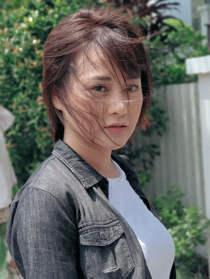 Phương Oanh khiến khán giả mê mệt khi để tóc ngắn cá tính trong Hương vị tình thân - Ảnh 5. Phương Oanh khiến khán giả mê mệt khi để tóc ngắn cá tính trong Hương vị tình thân - Ảnh 5.