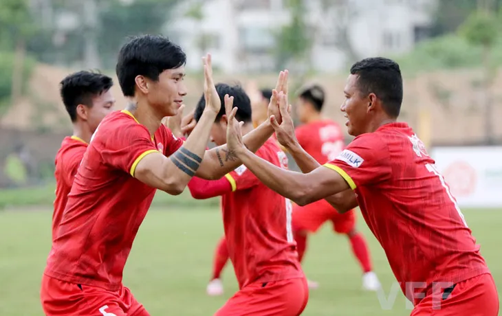 Hoàng Đức chấn thương, tập riêng cùng Xuân Trường - Ảnh 4. Hoàng Đức chấn thương, tập riêng cùng Xuân Trường - Ảnh 4.