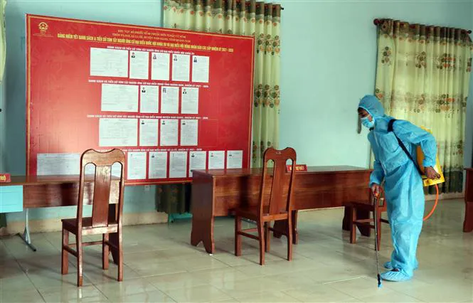 Bầu cử sớm ở vùng biên giới - Ảnh 5. Bầu cử sớm ở vùng biên giới - Ảnh 5.