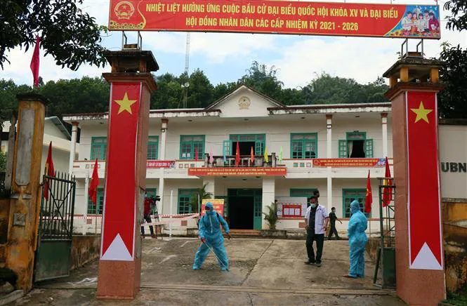Bầu cử sớm ở vùng biên giới - Ảnh 6. Bầu cử sớm ở vùng biên giới - Ảnh 6.
