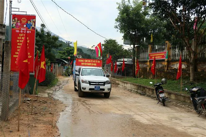 Bầu cử sớm ở vùng biên giới - Ảnh 2. Bầu cử sớm ở vùng biên giới - Ảnh 2.