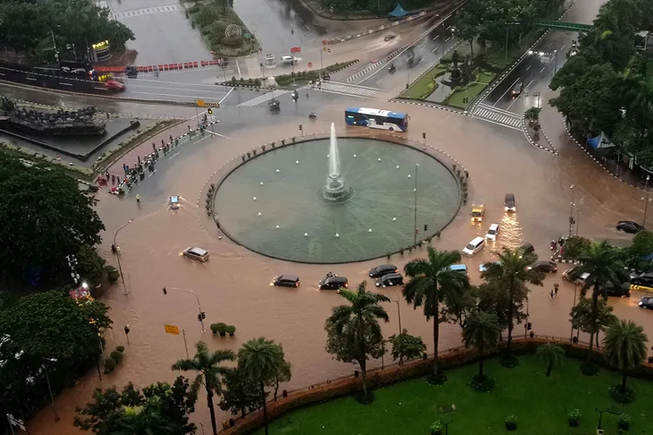 Thủ đô Jakarta của Indonesia đứng đầu thế giới về rủi ro môi trường - Ảnh 1. Thủ đô Jakarta của Indonesia đứng đầu thế giới về rủi ro môi trường - Ảnh 1.