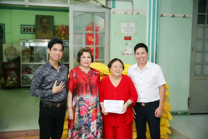 Danh ca Ngọc Sơn: Hạnh phúc của tôi là cho đi - Ảnh 1. Danh ca Ngọc Sơn: Hạnh phúc của tôi là cho đi - Ảnh 1.