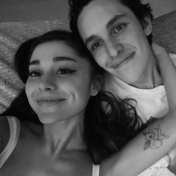 Ariana Grande bí mật kết hôn - Ảnh 1. Ariana Grande bí mật kết hôn - Ảnh 1.