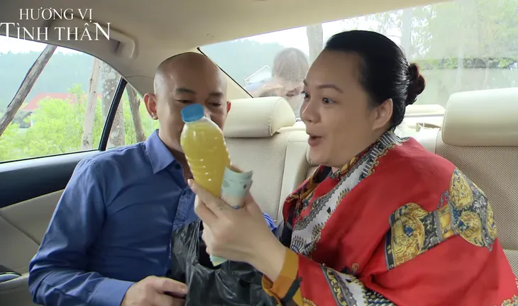 Hương vị tình thân - Tập 21: Nam bị lột sạch tiền trong lần hẹn hò đầu tiên với Long - Ảnh 13. Hương vị tình thân - Tập 21: Nam bị lột sạch tiền trong lần hẹn hò đầu tiên với Long - Ảnh 13.