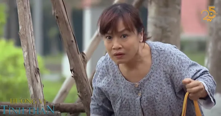 Hương vị tình thân - Tập 21: Bà Bích phát hiện giúp việc bà Dần trộm đồ đem bán - Ảnh 1. Hương vị tình thân - Tập 21: Bà Bích phát hiện giúp việc bà Dần trộm đồ đem bán - Ảnh 1.