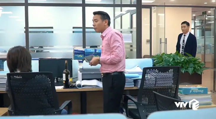 Hương vị tình thân - Tập 21: Nam bị lột sạch tiền trong lần hẹn hò đầu tiên với Long - Ảnh 7. Hương vị tình thân - Tập 21: Nam bị lột sạch tiền trong lần hẹn hò đầu tiên với Long - Ảnh 7.
