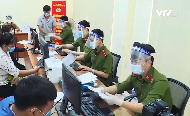 Đảm bảo an toàn khi cấp căn cước công dân gắn chip trong mùa COVID-19 - Ảnh 1. Đảm bảo an toàn khi cấp căn cước công dân gắn chip trong mùa COVID-19 - Ảnh 1.