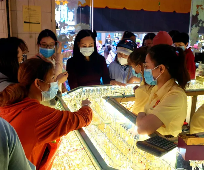 Giá vàng lên đỉnh gần 4 tháng - Ảnh 1. Giá vàng lên đỉnh gần 4 tháng - Ảnh 1.