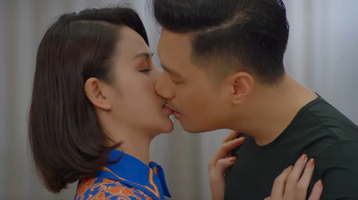 Sau Minh - Hoàng, Ngọc - Trí, đến lượt Châu - Kiên hôn nhau ở tập cuối Hướng dương ngược nắng? - Ảnh 2. Sau Minh - Hoàng, Ngọc - Trí, đến lượt Châu - Kiên hôn nhau ở tập cuối Hướng dương ngược nắng? - Ảnh 2.