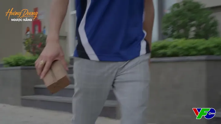 Hướng dương ngược nắng - Tập 69: Cứu bà Cúc, Kiên bị Vỹ đập vỡ đầu - Ảnh 3. Hướng dương ngược nắng - Tập 69: Cứu bà Cúc, Kiên bị Vỹ đập vỡ đầu - Ảnh 3.