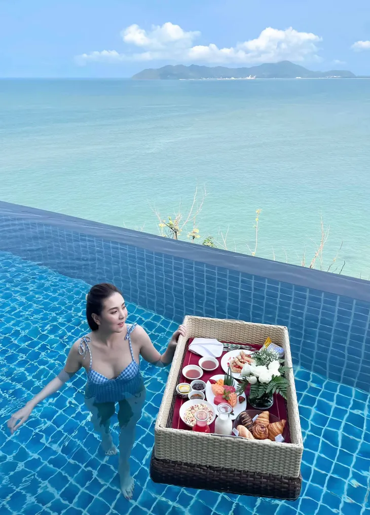 BTV Mai Ngọc xinh đẹp khoe sắc bên biển xanh nắng vàng - Ảnh 11. BTV Mai Ngọc xinh đẹp khoe sắc bên biển xanh nắng vàng - Ảnh 11.
