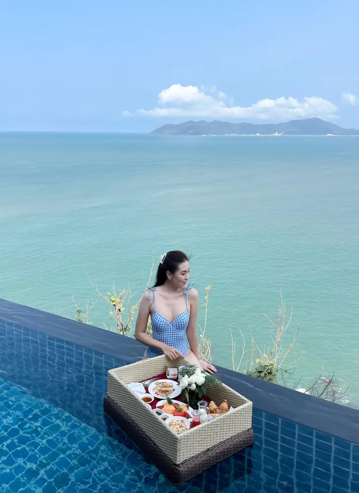BTV Mai Ngọc xinh đẹp khoe sắc bên biển xanh nắng vàng - Ảnh 10. BTV Mai Ngọc xinh đẹp khoe sắc bên biển xanh nắng vàng - Ảnh 10.
