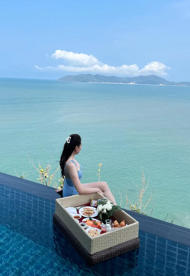 BTV Mai Ngọc xinh đẹp khoe sắc bên biển xanh nắng vàng - Ảnh 8. BTV Mai Ngọc xinh đẹp khoe sắc bên biển xanh nắng vàng - Ảnh 8.