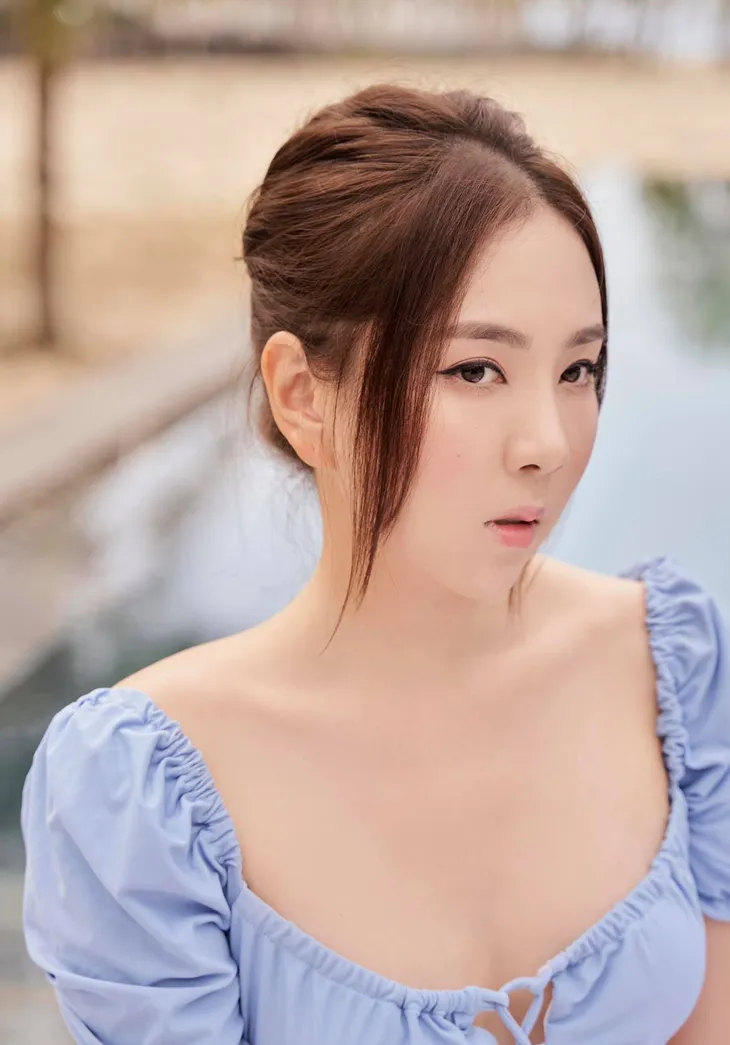 BTV Mai Ngọc xinh đẹp khoe sắc bên biển xanh nắng vàng - Ảnh 14. BTV Mai Ngọc xinh đẹp khoe sắc bên biển xanh nắng vàng - Ảnh 14.