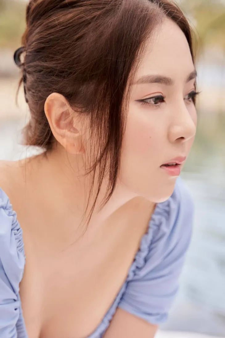 BTV Mai Ngọc xinh đẹp khoe sắc bên biển xanh nắng vàng - Ảnh 12. BTV Mai Ngọc xinh đẹp khoe sắc bên biển xanh nắng vàng - Ảnh 12.