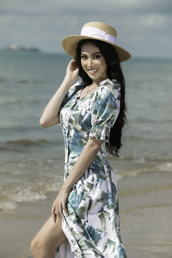 Á hậu Ngọc Thảo hóa nàng thơ trên bãi biển - Ảnh 2. Á hậu Ngọc Thảo hóa nàng thơ trên bãi biển - Ảnh 2.