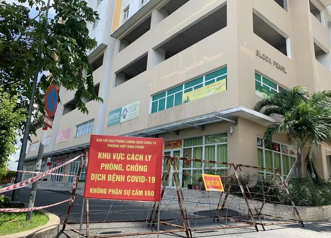 TP Hồ Chí Minh phong tỏa một khu vực ở quận 3 vì có ca nghi mắc COVID-19 - Ảnh 1. TP Hồ Chí Minh phong tỏa một khu vực ở quận 3 vì có ca nghi mắc COVID-19 - Ảnh 1.