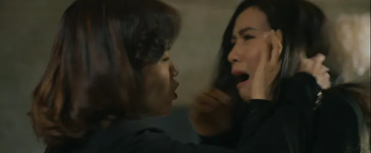 Hãy nói lời yêu - Tập 11: Trớ trêu thay My bị đánh ghen bầm dập còn mẹ My thì cầm dao đánh ghen nhân tình của bố - Ảnh 13. Hãy nói lời yêu - Tập 11: Trớ trêu thay My bị đánh ghen bầm dập còn mẹ My thì cầm dao đánh ghen nhân tình của bố - Ảnh 13.
