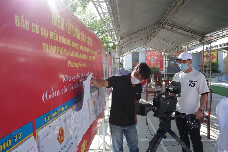 VTV8 nỗ lực mang đến những điều mới mẻ trong Cầu truyền hình Ngày hội bầu cử - Ảnh 4. VTV8 nỗ lực mang đến những điều mới mẻ trong Cầu truyền hình Ngày hội bầu cử - Ảnh 4.