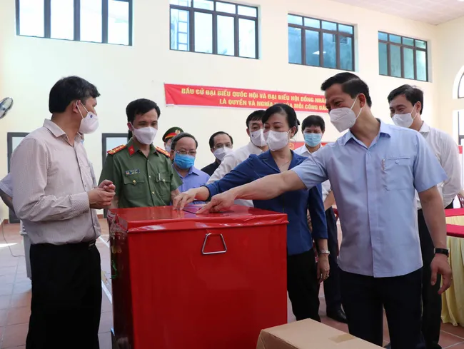 Những biện pháp để đảm bảo phòng dịch COVID-19 trong ngày bầu cử - Ảnh 6. Những biện pháp để đảm bảo phòng dịch COVID-19 trong ngày bầu cử - Ảnh 6.
