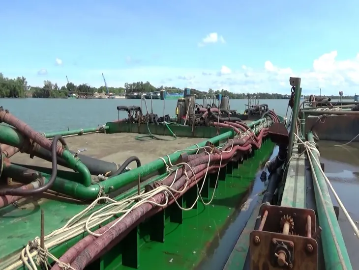 Tạm giữ 9 phương tiện vận chuyển trái phép 2.250 m3 cát - Ảnh 3. Tạm giữ 9 phương tiện vận chuyển trái phép 2.250 m3 cát - Ảnh 3.