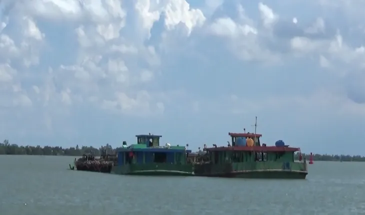 Tạm giữ 9 phương tiện vận chuyển trái phép 2.250 m3 cát - Ảnh 1. Tạm giữ 9 phương tiện vận chuyển trái phép 2.250 m3 cát - Ảnh 1.
