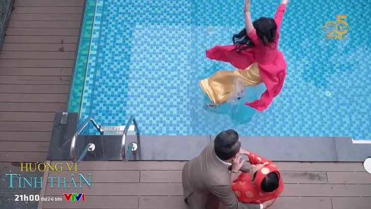 Hương vị tình thân - Tập 24: Đúng ngày mừng thọ, bà Dần đẩy con dâu ngã xuống bể bơi - Ảnh 2. Hương vị tình thân - Tập 24: Đúng ngày mừng thọ, bà Dần đẩy con dâu ngã xuống bể bơi - Ảnh 2.