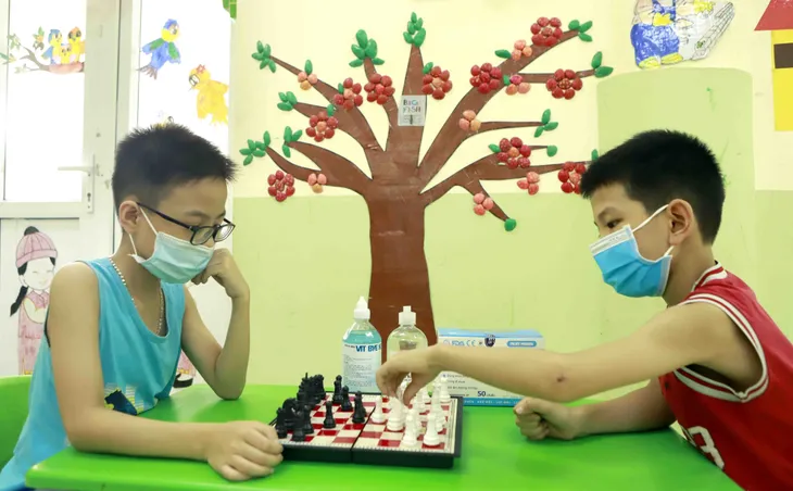 Cuộc sống trong khu cách ly của 84 F1 là học sinh tại Vĩnh Phúc - Ảnh 6. Cuộc sống trong khu cách ly của 84 F1 là học sinh tại Vĩnh Phúc - Ảnh 6.