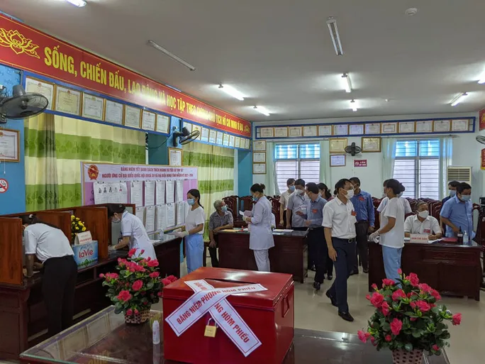 Bầu cử sớm tại khu cách ly tập trung, bệnh viện dã chiến ở Bắc Ninh - Ảnh 1. Bầu cử sớm tại khu cách ly tập trung, bệnh viện dã chiến ở Bắc Ninh - Ảnh 1.