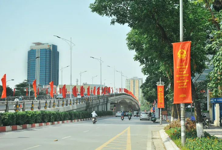 Thủ đô Hà Nội hân hoan, phấn khởi trước ngày hội toàn dân - Ảnh 1. Thủ đô Hà Nội hân hoan, phấn khởi trước ngày hội toàn dân - Ảnh 1.