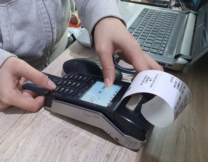 Cảnh báo mạo danh tin nhắn ngân hàng lừa đảo khách hàng - Ảnh 1. Cảnh báo mạo danh tin nhắn ngân hàng lừa đảo khách hàng - Ảnh 1.