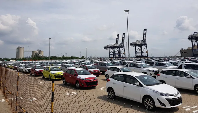 Ô tô nhập khẩu tiếp tục “đổ bộ” Việt Nam, giá rẻ bất ngờ - Ảnh 1. Ô tô nhập khẩu tiếp tục “đổ bộ” Việt Nam, giá rẻ bất ngờ - Ảnh 1.