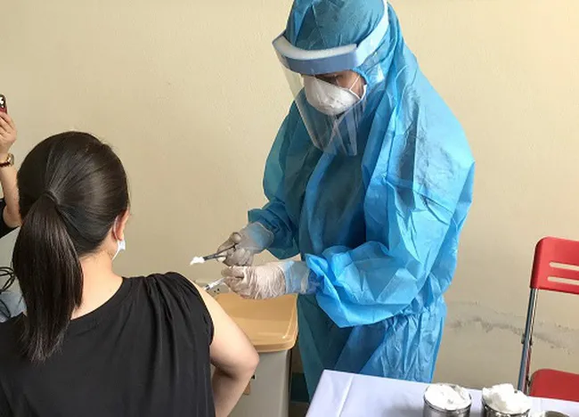 Doanh nghiệp sẵn sàng đồng hành cùng Chính phủ xã hội hóa tiêm vaccine COVID-19 - Ảnh 1. Doanh nghiệp sẵn sàng đồng hành cùng Chính phủ xã hội hóa tiêm vaccine COVID-19 - Ảnh 1.
