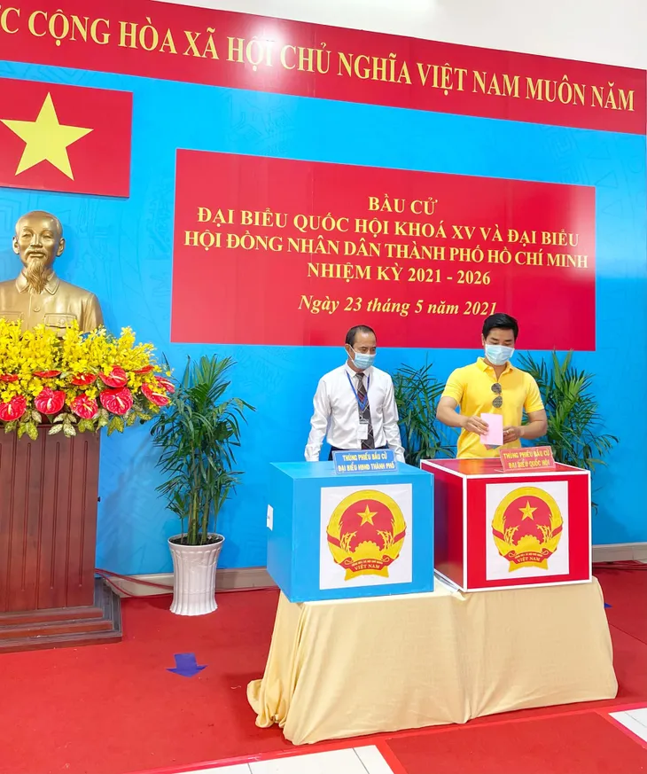 Dàn sao Việt dậy sớm đi bầu cử - Ảnh 1. Dàn sao Việt dậy sớm đi bầu cử - Ảnh 1.