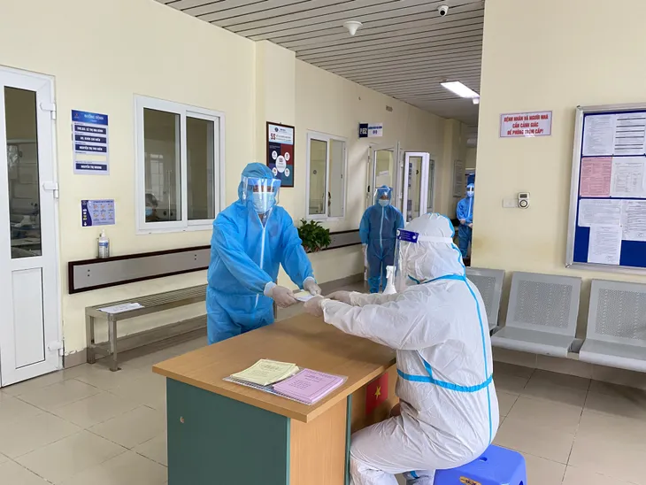 Hơn 2.200 cử tri đang cách ly y tế tại Bệnh viện K tham gia bầu cử - Ảnh 3. Hơn 2.200 cử tri đang cách ly y tế tại Bệnh viện K tham gia bầu cử - Ảnh 3.