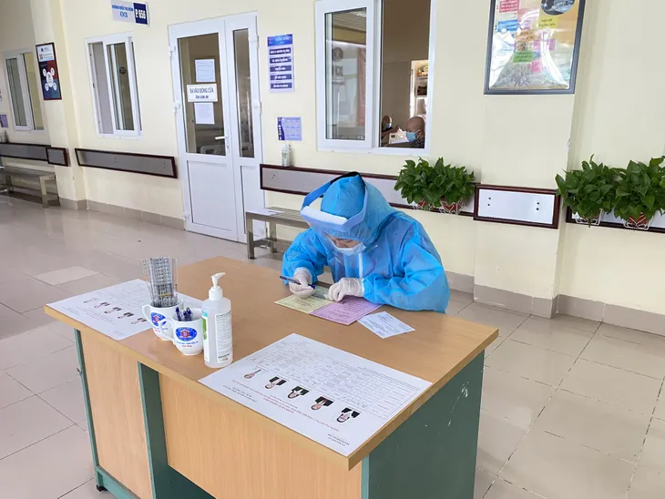 Hơn 2.200 cử tri đang cách ly y tế tại Bệnh viện K tham gia bầu cử - Ảnh 4. Hơn 2.200 cử tri đang cách ly y tế tại Bệnh viện K tham gia bầu cử - Ảnh 4.