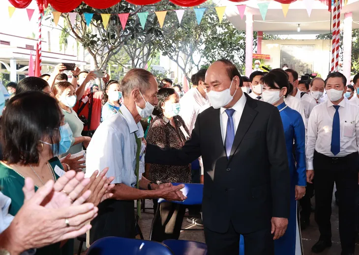 Chủ tịch nước Nguyễn Xuân Phúc bầu cử tại Thành phố Hồ Chí Minh - Ảnh 2. Chủ tịch nước Nguyễn Xuân Phúc bầu cử tại Thành phố Hồ Chí Minh - Ảnh 2.