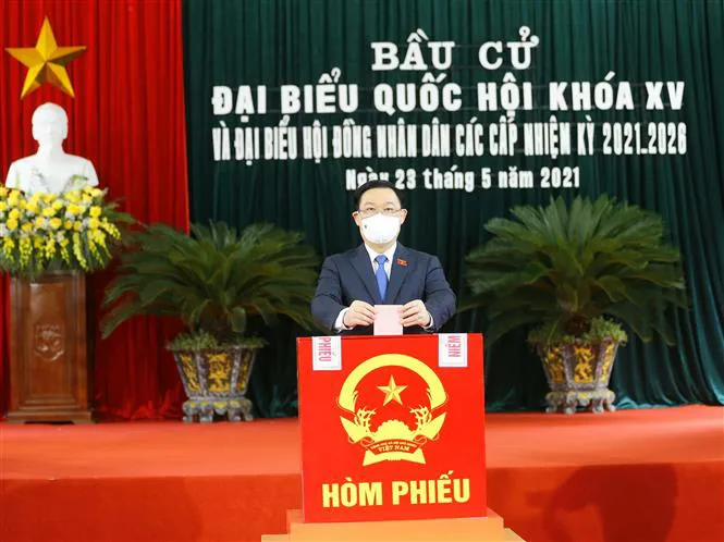 vna_potal_chu_tich_quoc_hoi_vuong_dinh_hue_bo_phieu_tai_huyen_an_lao_thanh_pho_hai_phong_074218444_5456074 vna_potal_chu_tich_quoc_hoi_vuong_dinh_hue_bo_phieu_tai_huyen_an_lao_thanh_pho_hai_phong_074218444_5456074