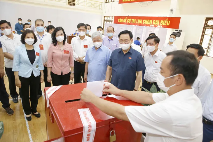 Chủ tịch Quốc hội kiểm tra và đánh giá cao công tác bầu cử tại Bắc Giang, Bắc Ninh, Hải Dương, Hà Nội - Ảnh 1. Chủ tịch Quốc hội kiểm tra và đánh giá cao công tác bầu cử tại Bắc Giang, Bắc Ninh, Hải Dương, Hà Nội - Ảnh 1.