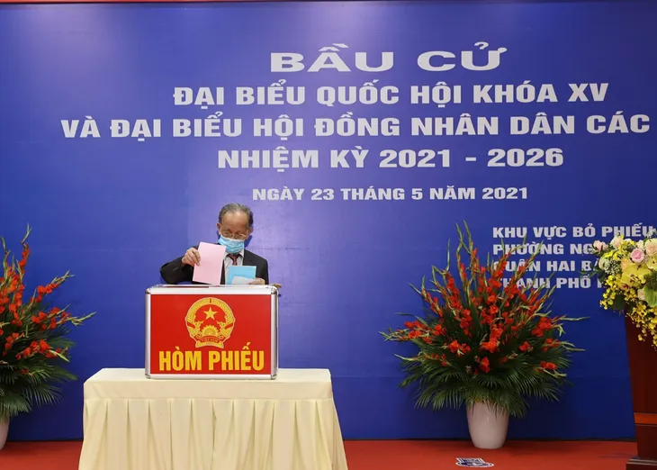 Tổng Bí thư Nguyễn Phú Trọng bỏ phiếu bầu cử đại biểu Quốc hội khoá XV và HĐND các cấp - Ảnh 2. Tổng Bí thư Nguyễn Phú Trọng bỏ phiếu bầu cử đại biểu Quốc hội khoá XV và HĐND các cấp - Ảnh 2.