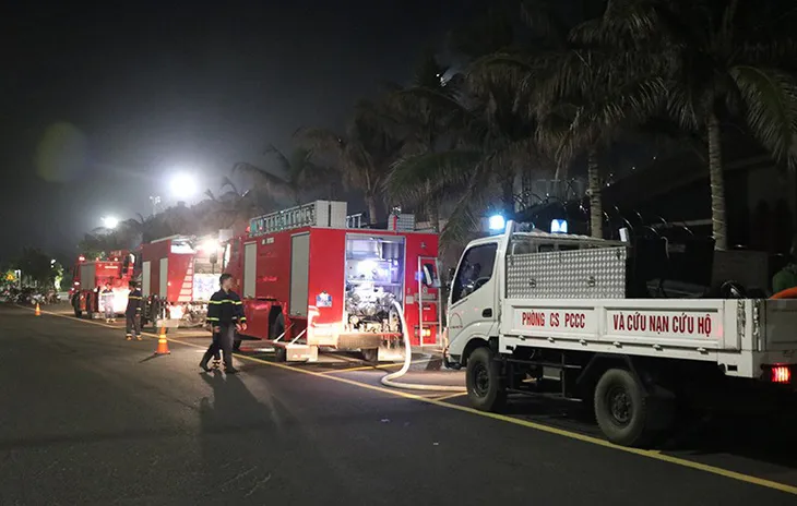 Cháy quán bar ngầm lớn nhất tỉnh Phú Yên - Ảnh 4. Cháy quán bar ngầm lớn nhất tỉnh Phú Yên - Ảnh 4.