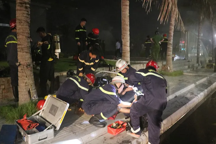 Cháy quán bar ngầm lớn nhất tỉnh Phú Yên - Ảnh 6. Cháy quán bar ngầm lớn nhất tỉnh Phú Yên - Ảnh 6.