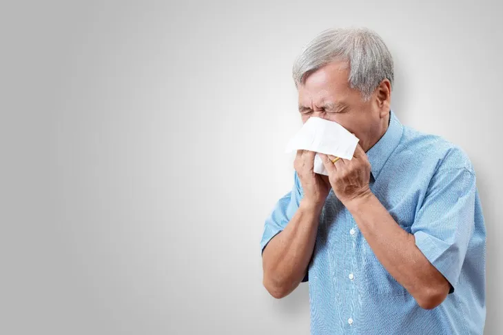Vì sao người cao tuổi và người bệnh mạn tính cần tiêm phòng cúm mỗi năm? - Ảnh 2. Vì sao người cao tuổi và người bệnh mạn tính cần tiêm phòng cúm mỗi năm? - Ảnh 2.