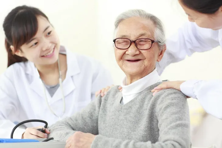 Vì sao người cao tuổi và người bệnh mạn tính cần tiêm phòng cúm mỗi năm? - Ảnh 3. Vì sao người cao tuổi và người bệnh mạn tính cần tiêm phòng cúm mỗi năm? - Ảnh 3.
