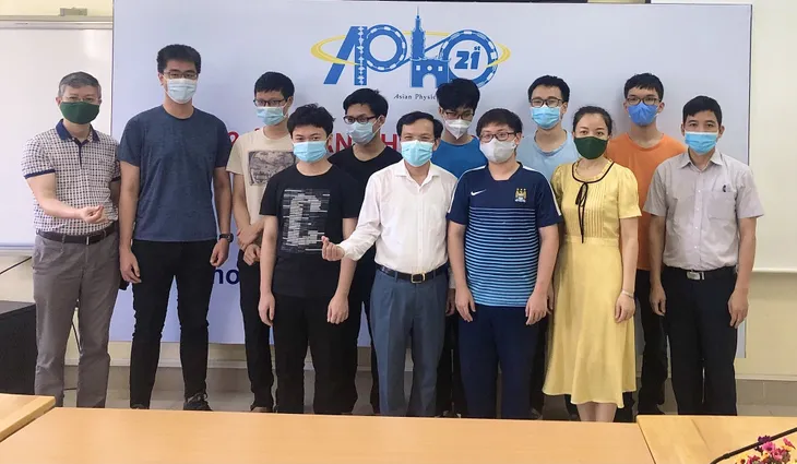 Học sinh Việt Nam đạt điểm cao nhất ở Olympic Vật lý châu Á - Thái Bình Dương 2021 - Ảnh 1. Học sinh Việt Nam đạt điểm cao nhất ở Olympic Vật lý châu Á - Thái Bình Dương 2021 - Ảnh 1.